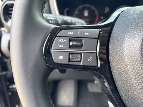 Used 2025 Honda Pilot EX-L image 11