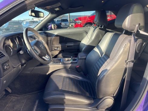 Used 2013 Dodge Challenger R/T image 9