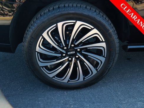 Used 2025 Lincoln Navigator Black Label AWD/4WD image 9