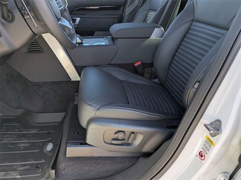 New 2026 Land Rover Discovery S image 12