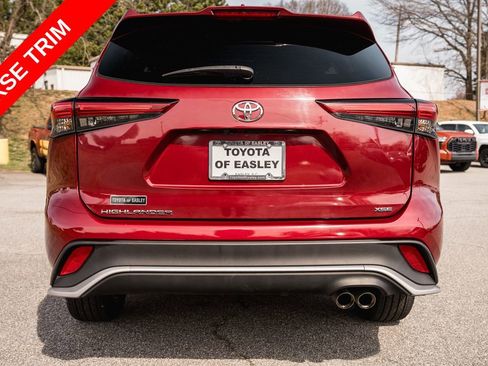 Used 2023 Toyota Highlander XSE FWD image 6