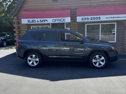 Used 2016 Jeep Compass Latitude AWD/4WD image 2
