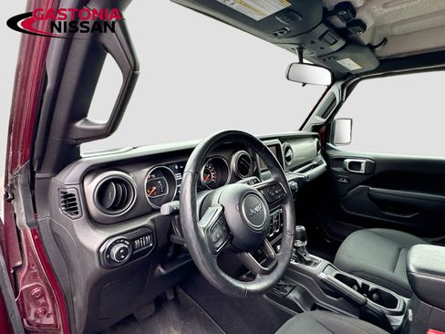 Used 2022 Jeep Gladiator Sport image 14