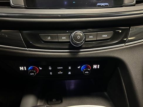 Used 2019 Buick Enclave Essence image 15