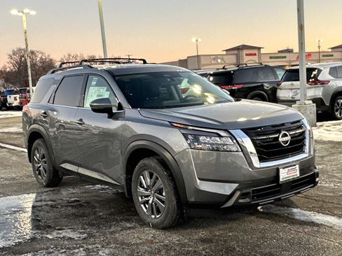 New 2025 Nissan Pathfinder SV w/ SV Premium Package image 3
