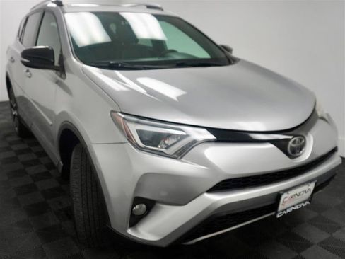 Used 2017 Toyota RAV4 SE image 10