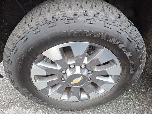 Used 2025 Chevrolet Silverado 2500 LT w/ All Star Edition AWD/4WD image 4