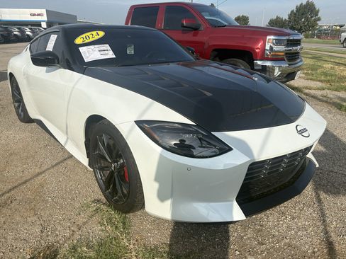 Used 2024 Nissan Z Performance w/ Floor Mat Package RWD image 3