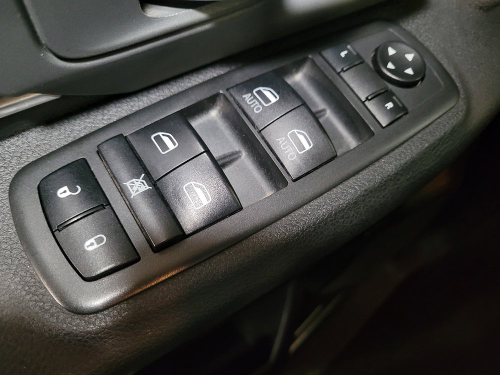 Used 2021 RAM 1500 Classic SLT RWD image 27