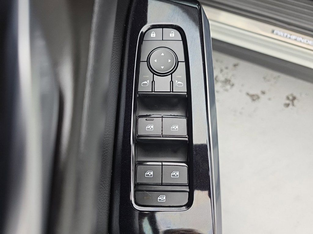 Used 2024 Nissan Pathfinder SL w/ Lighting Package (N92) AWD/4WD image 15
