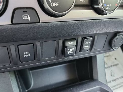 Used 2019 Toyota Tacoma SR5 AWD/4WD image 31