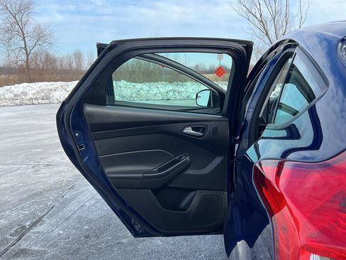 Used 2017 Ford Focus SEL w/ Cold Weather Package image 34