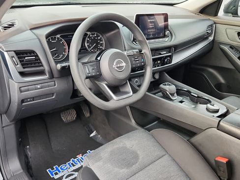 Used 2023 Nissan Rogue SV image 11