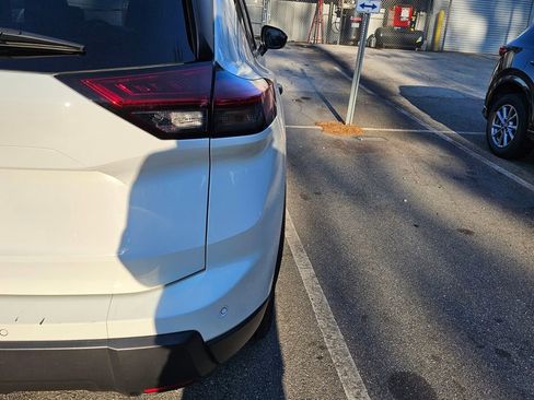 Used 2024 Nissan Rogue S image 5