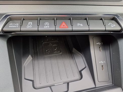 Used 2025 Audi Q3 2.0T Premium w/ Convenience Package image 21