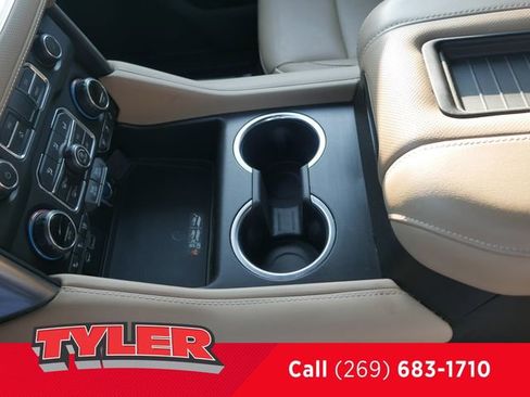 Used 2021 Chevrolet Suburban Premier w/ Premium Package AWD/4WD image 45