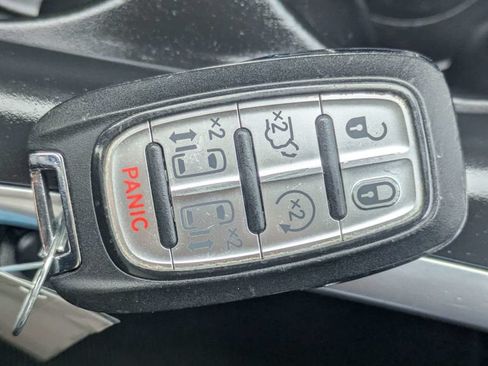 Used 2024 Chrysler Pacifica Touring-L FWD image 34