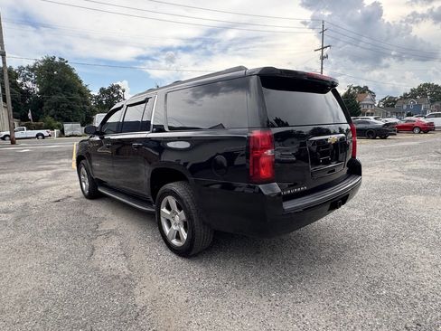 Used 2018 Chevrolet Suburban LT image 16
