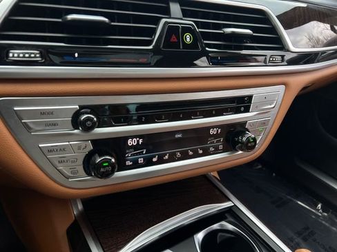 Used 2019 BMW 740i w/ Executive Package image 29
