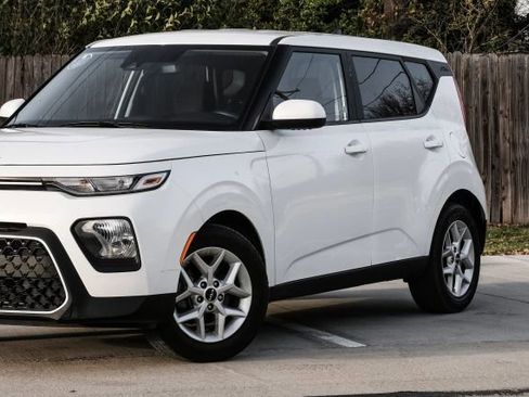 Used 2022 Kia Soul LX w/ Technology Package image 6