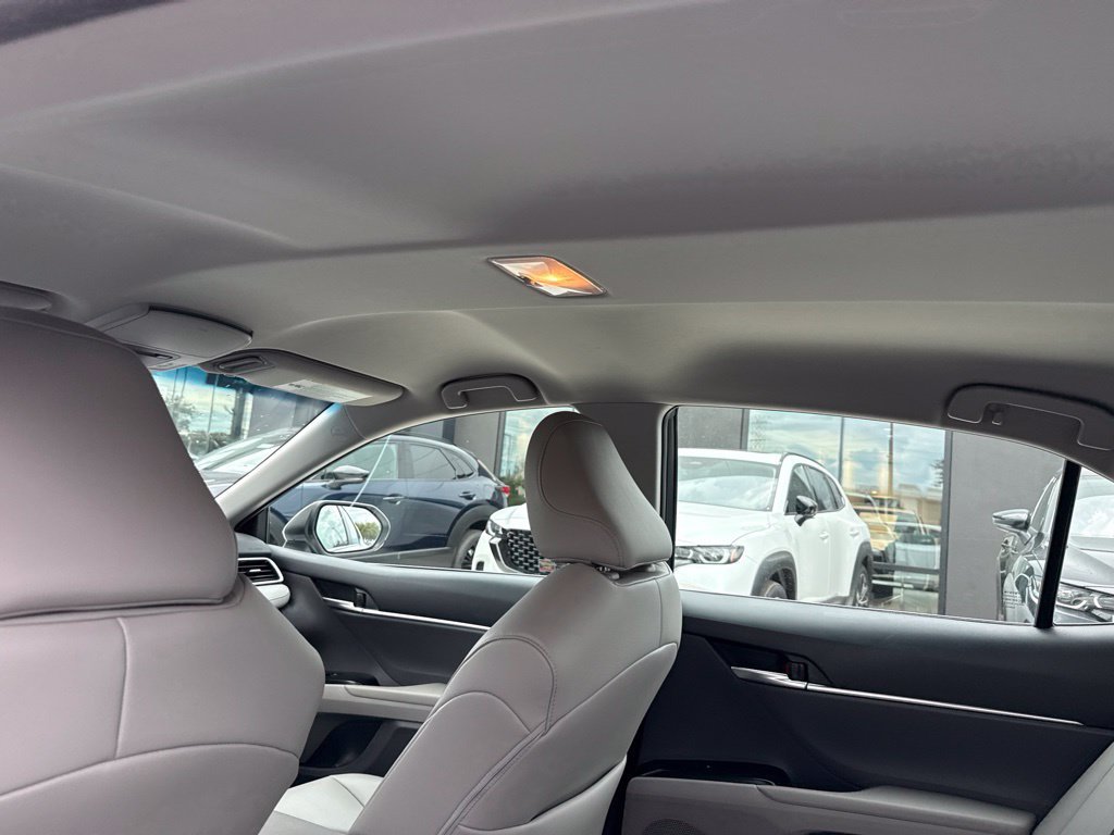 Used 2018 Toyota Camry SE w/ Convenience Package FWD image 10