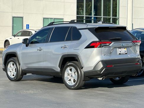 Used 2021 Toyota RAV4 XLE w/ Carpet Mat Package (TMS) image 5