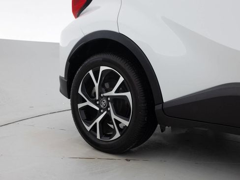 Used 2018 Toyota C-HR XLE image 19