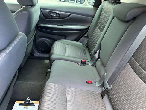Used 2019 Nissan Rogue S FWD image 28