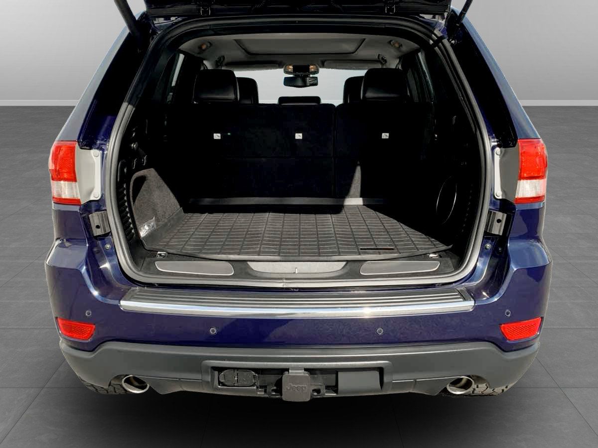 Used 2013 Jeep Grand Cherokee Overland w/ Advance Technology Group AWD/4WD image 13