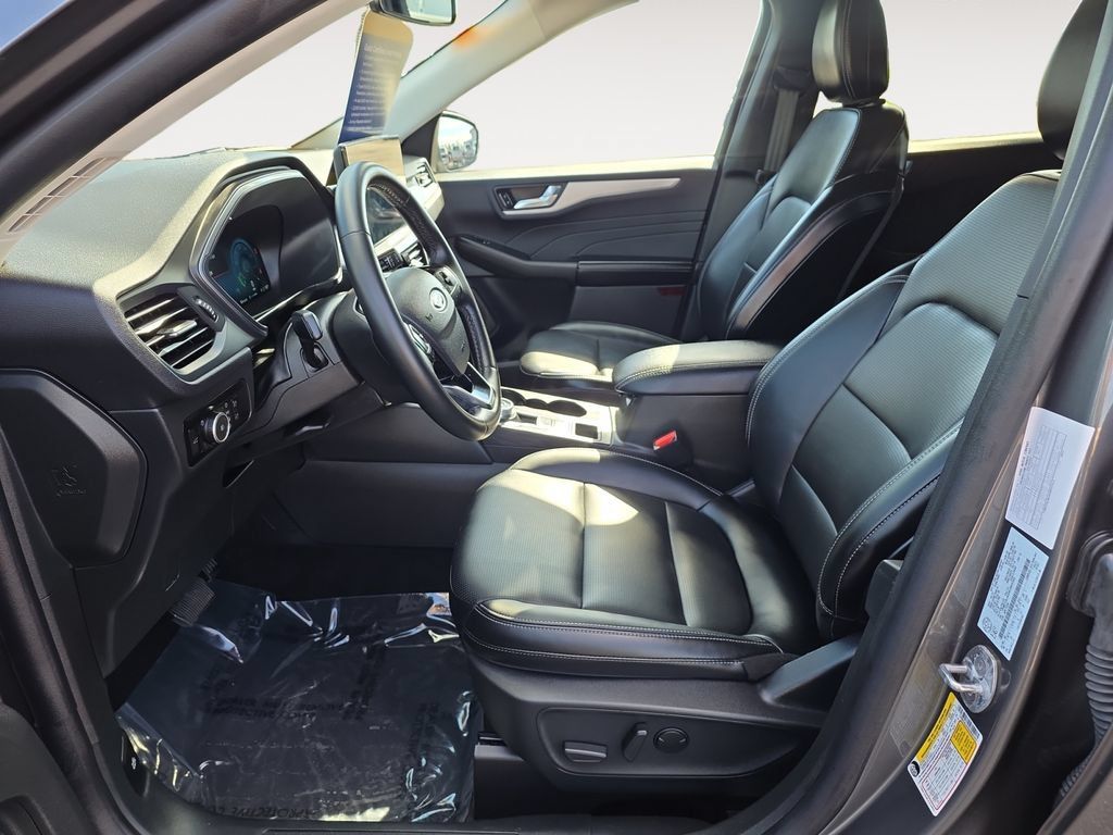 Certified 2025 Ford Escape Platinum AWD/4WD image 15