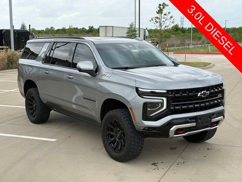 Used 2025 Chevrolet Suburban Z71 w/ Comfort Package image 11