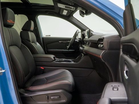 Certified 2025 Honda Pilot TrailSport image 40