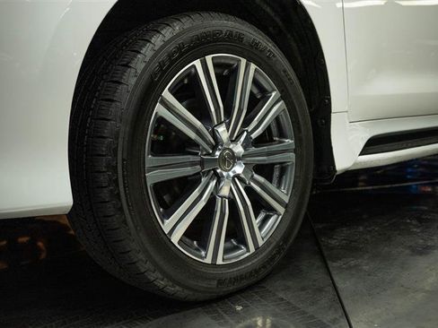 Used 2016 Lexus LX 570 4WD image 3