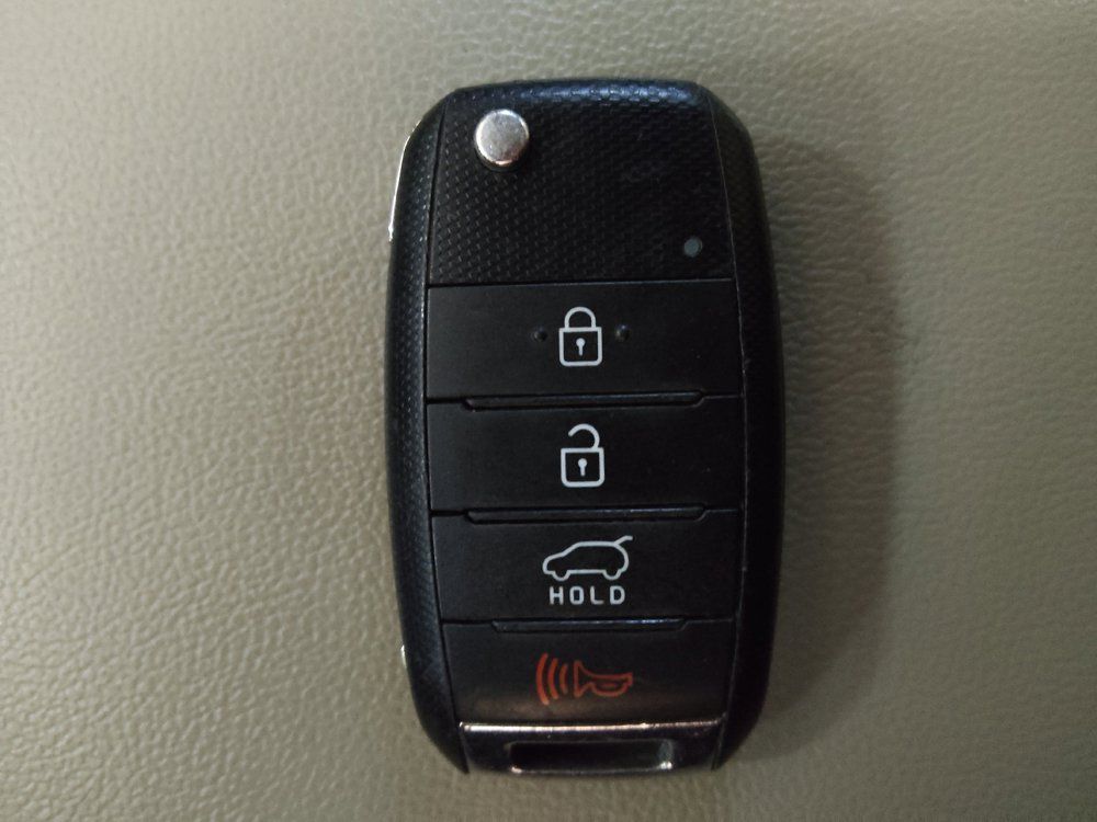 Used 2017 Kia Sorento FWD image 32