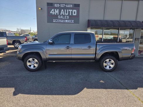 Used 2013 Toyota Tacoma 4x4 Double Cab w/ TRD Sport Pkg image 1