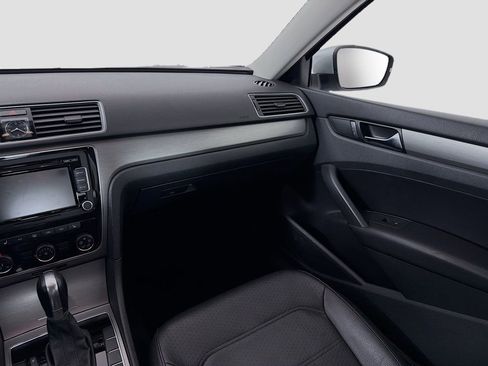 Used 2015 Volkswagen Passat 1.8T SE image 23
