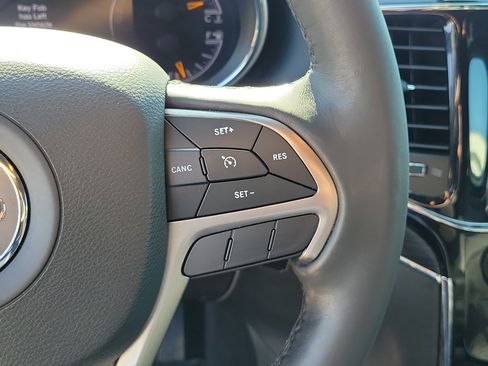 Used 2020 Jeep Grand Cherokee Limited AWD/4WD image 24