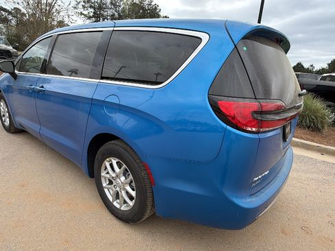 New 2026 Chrysler Pacifica Select FWD image 10
