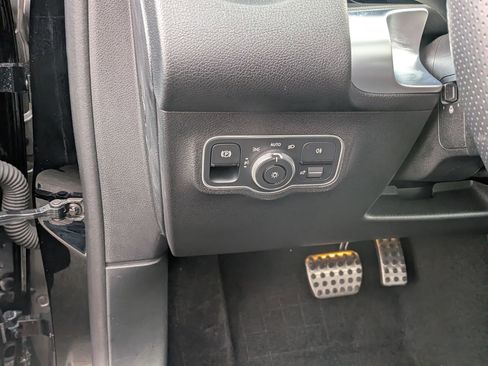 Certified 2025 Mercedes-Benz GLB 250 4MATIC image 17