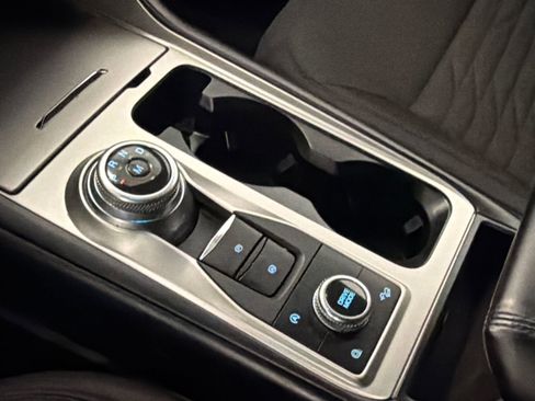 Used 2020 Ford Explorer XLT w/ Comfort Package image 30