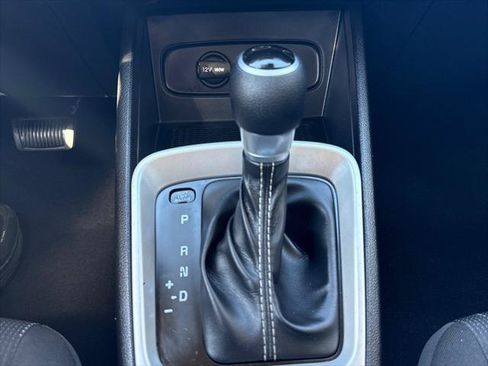 Used 2021 Hyundai Venue SE FWD image 17