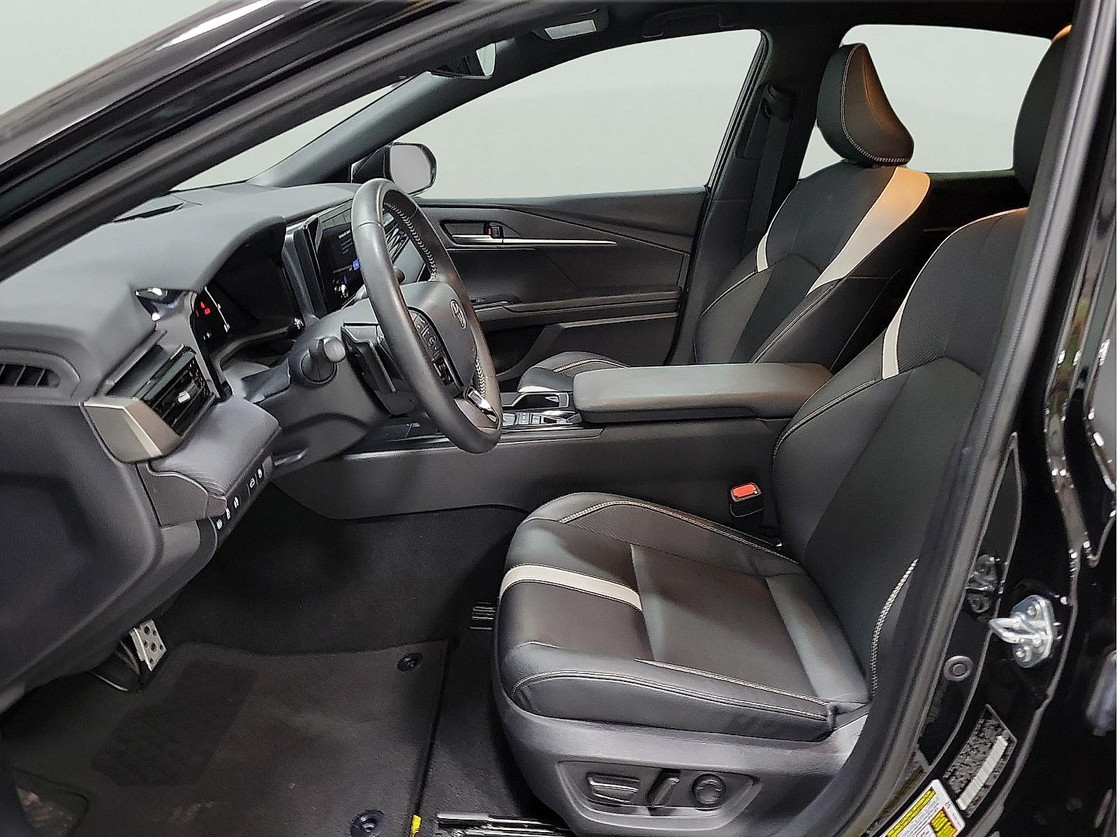 Certified 2025 Toyota Camry SE w/ Convenience Package FWD image 11