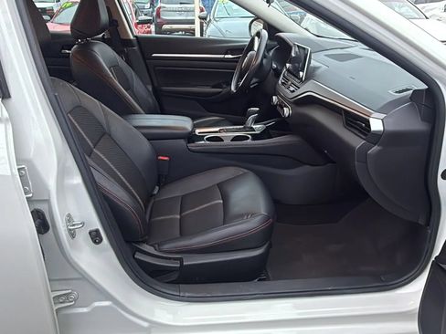 Used 2024 Nissan Altima 2.5 SR FWD image 8