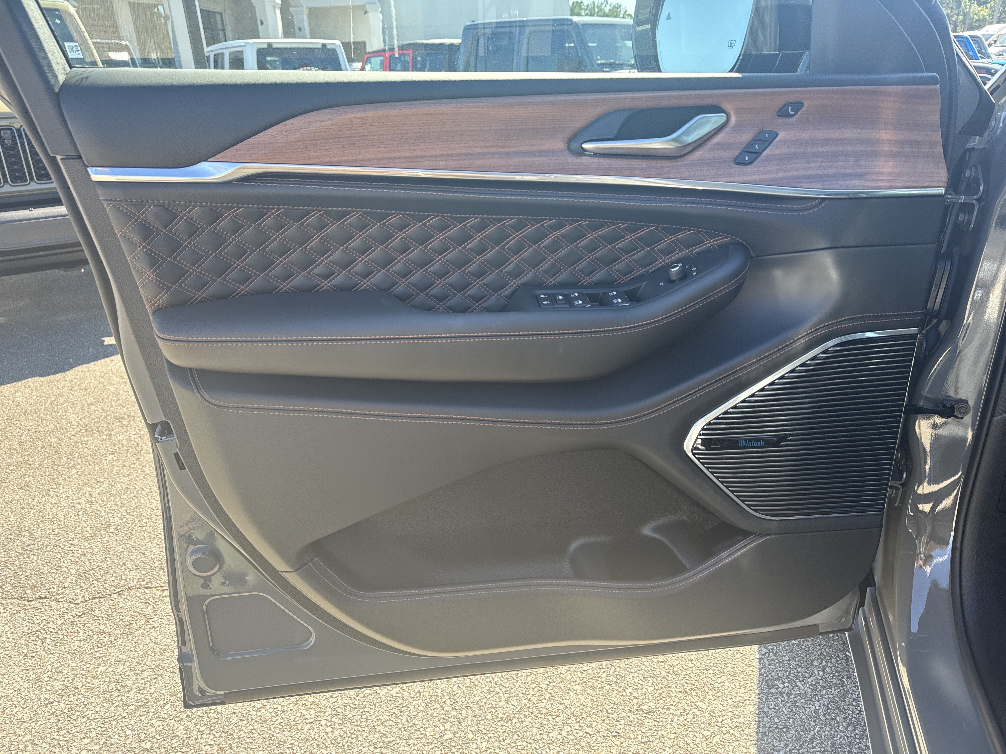 New 2027 Jeep Grand Cherokee Summit AWD/4WD image 11