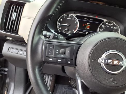 Used 2024 Nissan Pathfinder SV AWD/4WD image 16
