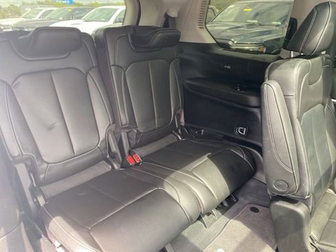 Certified 2023 Jeep Grand Cherokee L Limited w/ Black Appearance Package AWD/4WD image 13