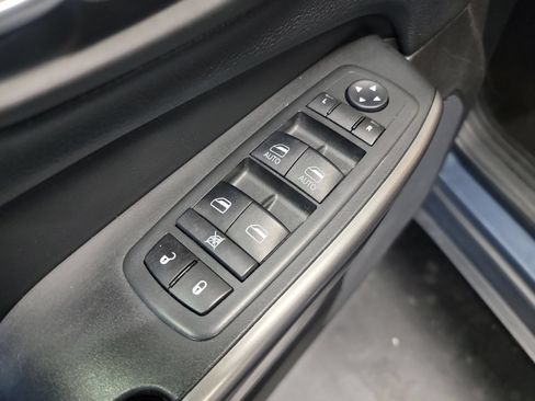 Used 2020 Jeep Cherokee Latitude Plus w/ Cold Weather Group AWD/4WD image 14