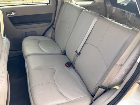 Used 2010 Mercury Mariner 4WD image 10