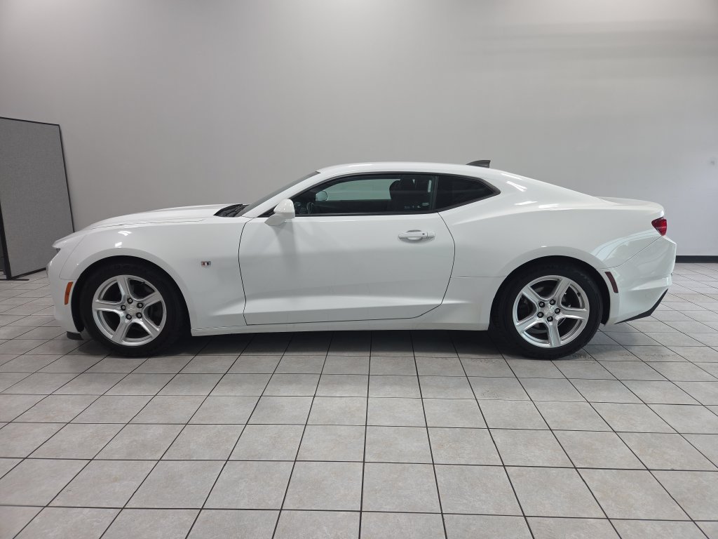 Used 2019 Chevrolet Camaro LT w/ Technology Package RWD image 9