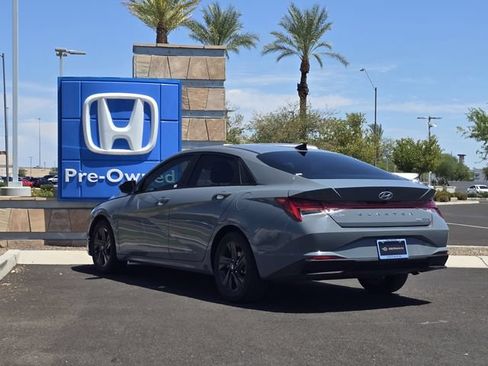 Used 2023 Hyundai Elantra Blue FWD image 5